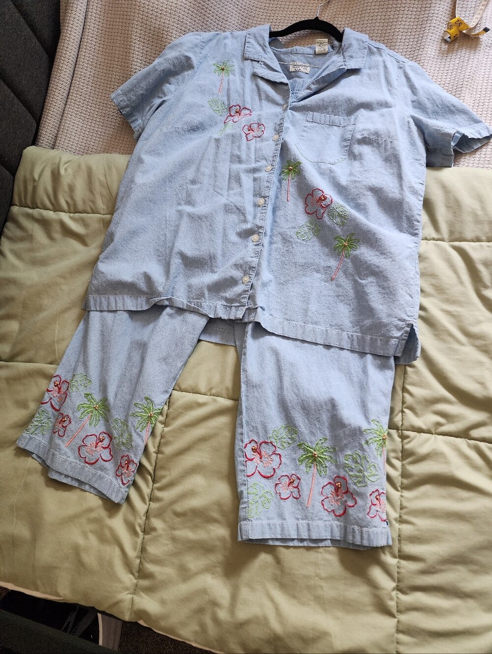 "Classic Elements" Size 16w/18w Tropical Embroidery Capri+Collared Shirt Set